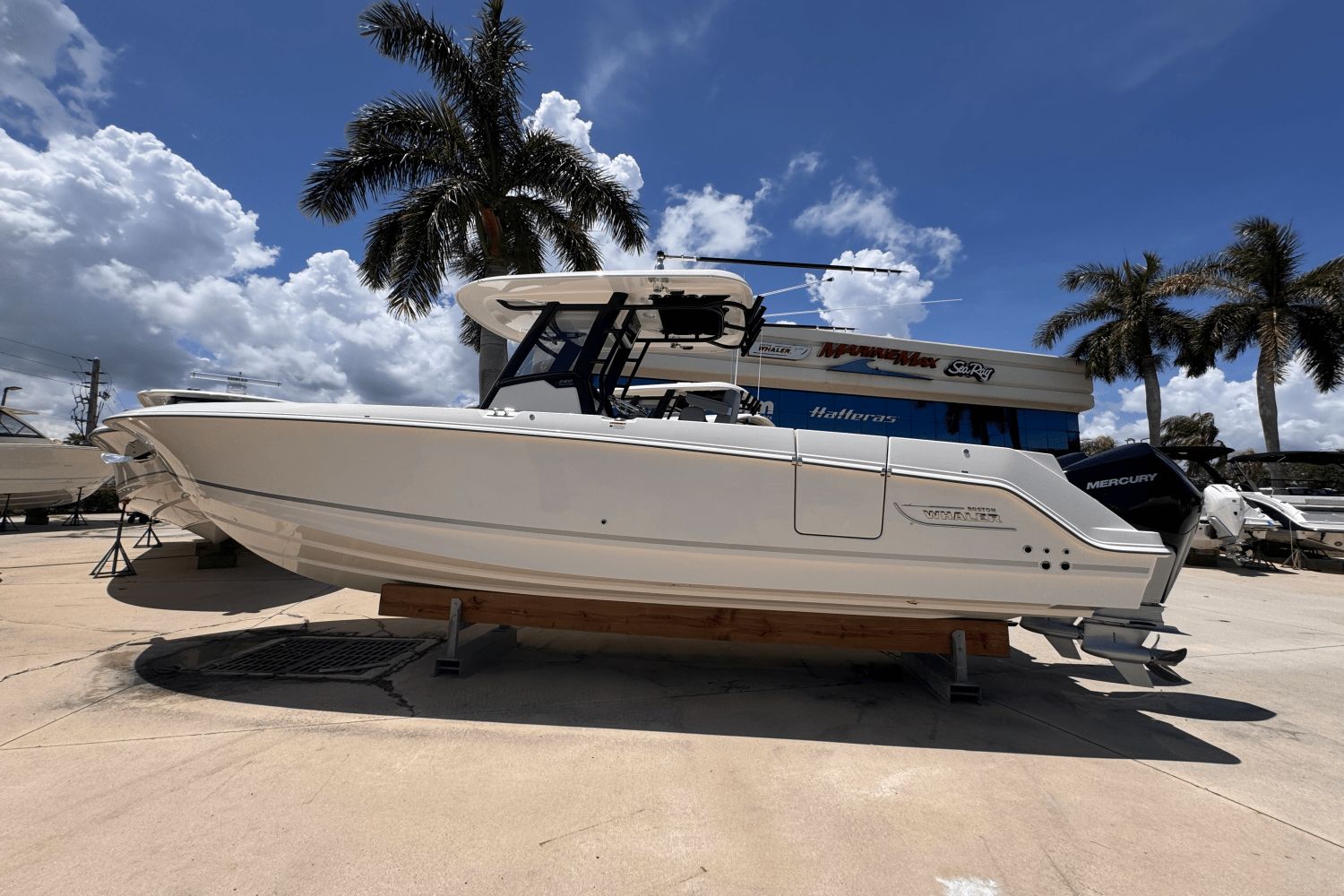 2026 Boston Whaler 280 Outrage