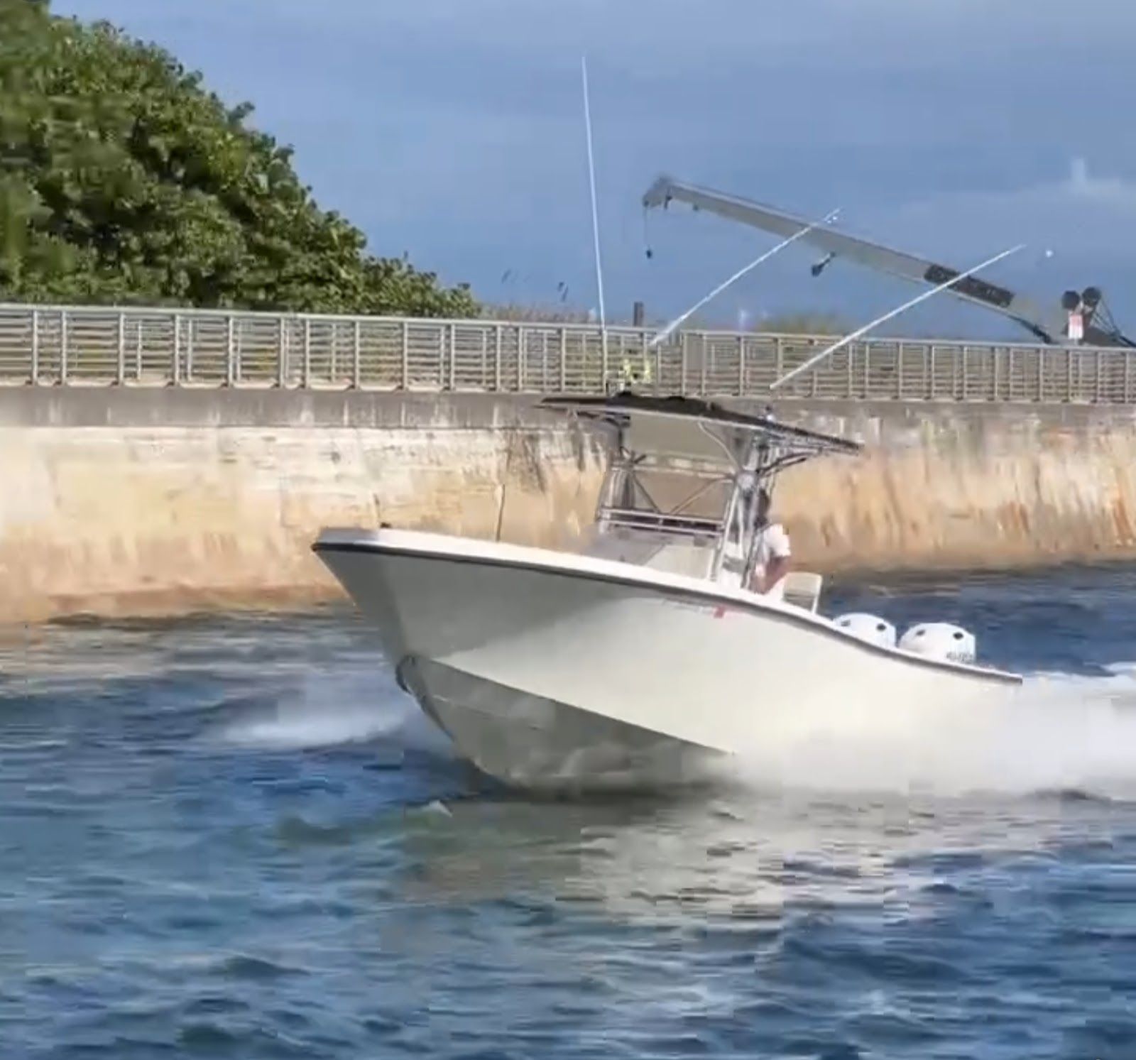 1989 Mako 261 Center Console