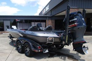 Ranger Z520 2010 Ranger Z520 boat with Yamaha engine parked outside a dealership.