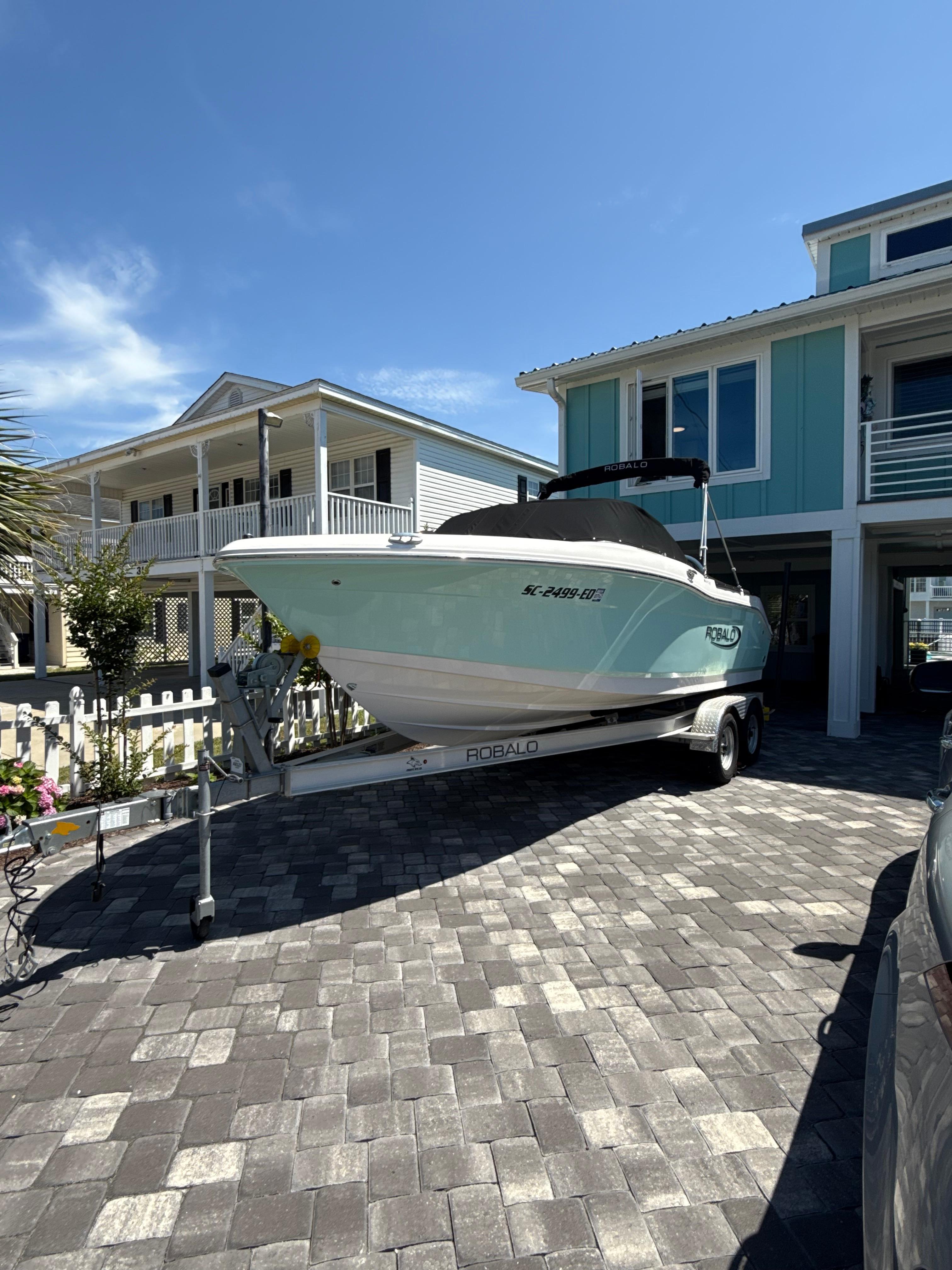 Robalo R207 Dual Console