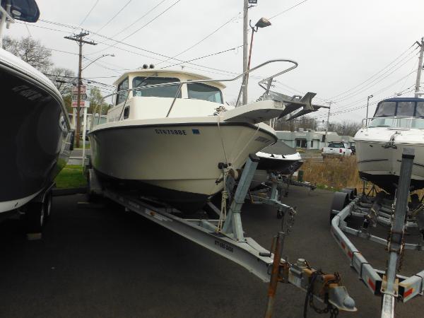 2002 Parker 2520 Modified Vee Sport Cabin
