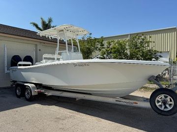 2015 Yellowfin 26 Hybrid