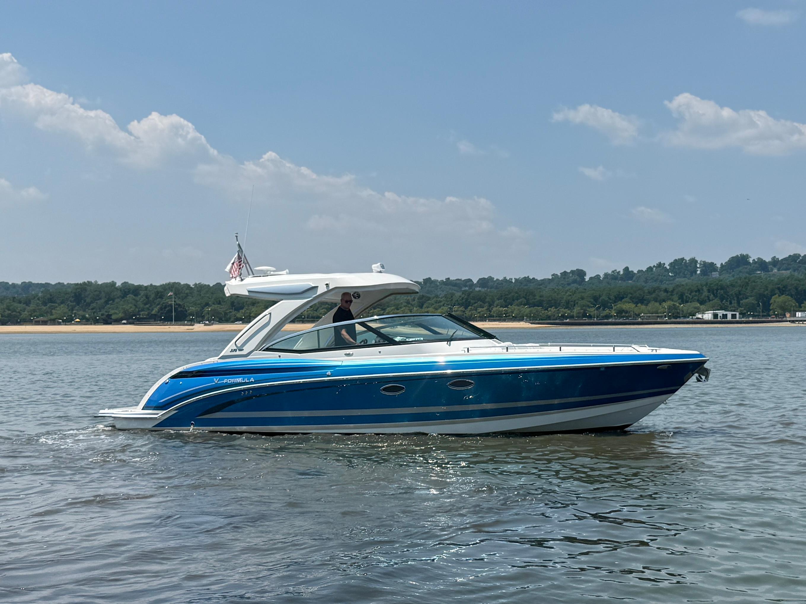 2020 Formula 330 Crossover Bowrider
