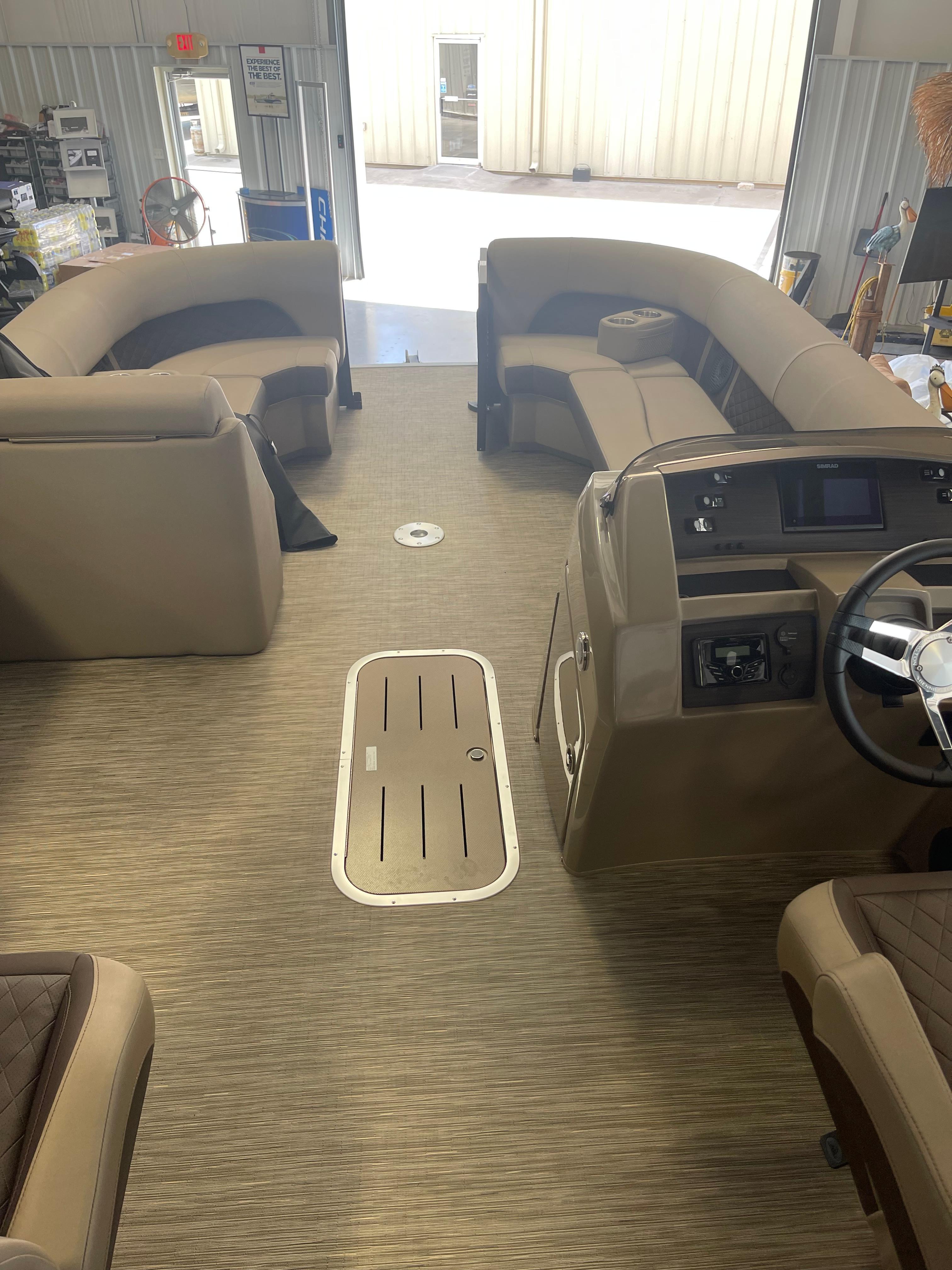 2022 Bennington L 24 Swingback