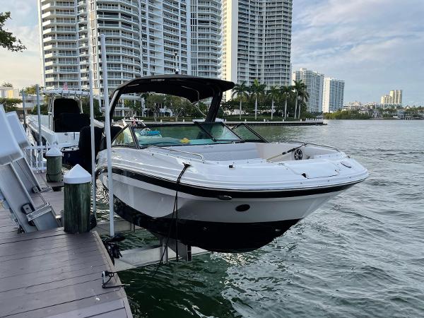 Sea Ray SDX 250 2022 Sea Ray SDX 250 boat docked by waterfront skyscrapers.