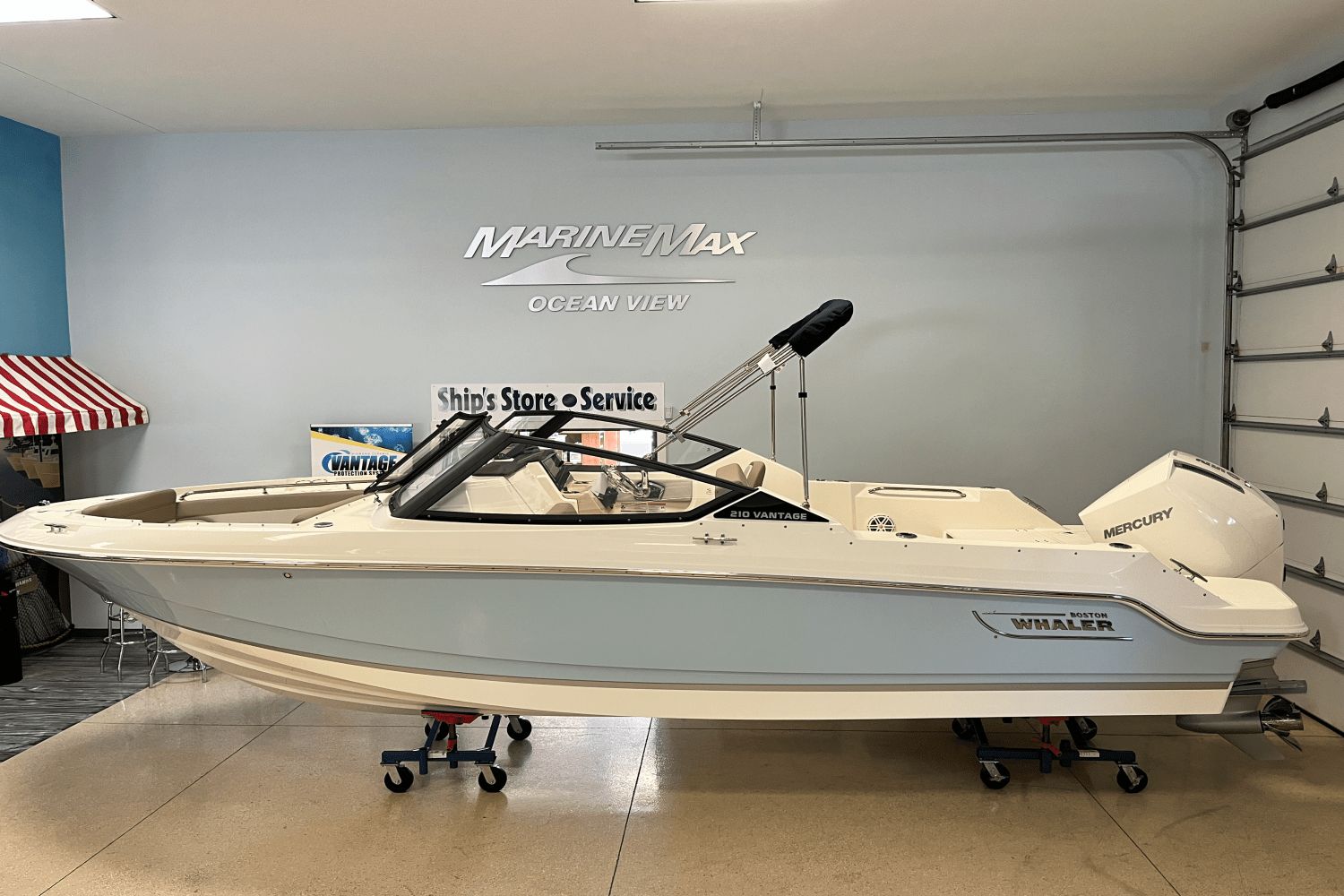 2026 Boston Whaler 210 Vantage