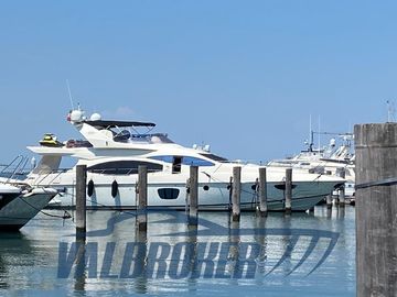 2008 Azimut 68