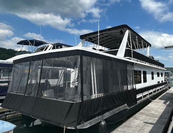2004 Majestic Houseboat
