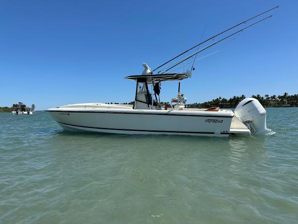 2004 Intrepid 32 CUDDY