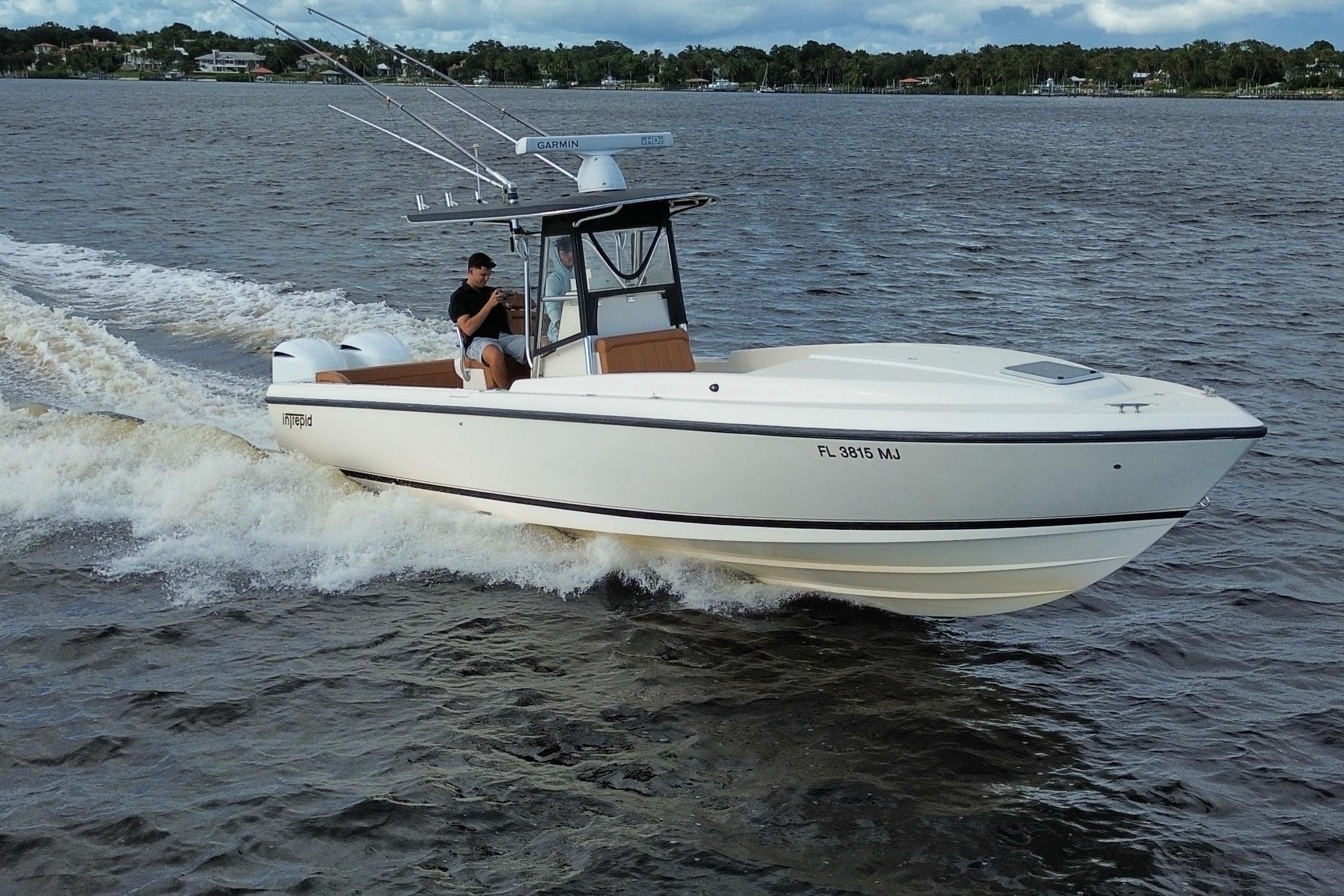 2004 Intrepid 32 CUDDY