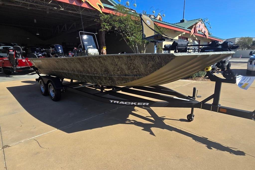 Tracker Grizzly 2072 CC 2025 Tracker Grizzly 2072 CC boat on trailer, parked outdoors.