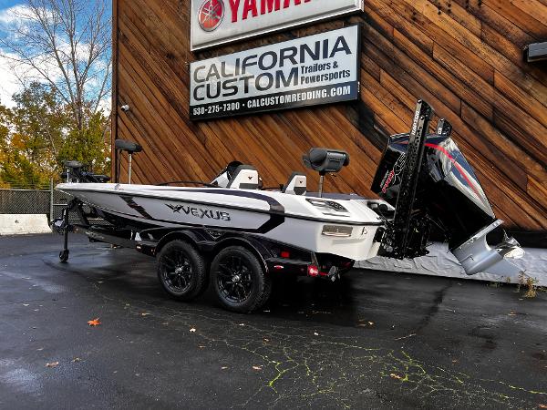 Vexus VXS20 2025 Vexus VXS20 boat on trailer at California Custom dealership.