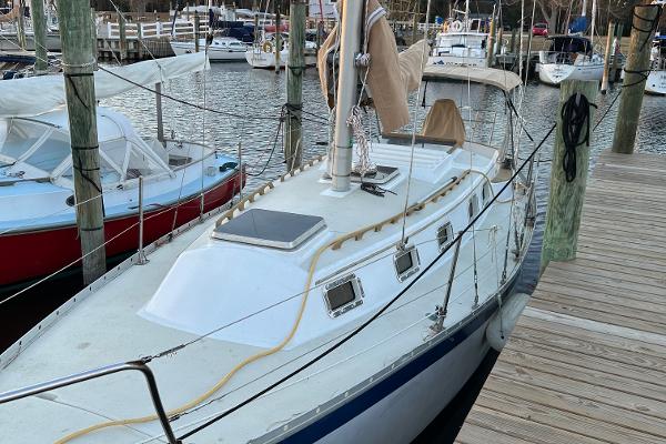 1978 Endeavour 32' Sloop