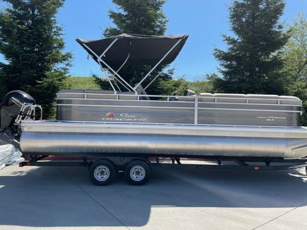 Sun Tracker Party Barge 24 DLX 2024 Sun Tracker Party Barge 24 DLX pontoon boat on trailer.