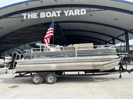 FISHIN' BARGE 20 DLX - SUN TRACKER Fishing Pontoon Boat