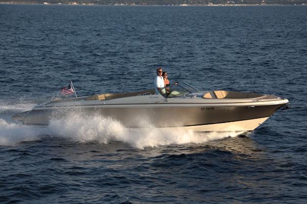 2017 Chris-Craft Launch 32