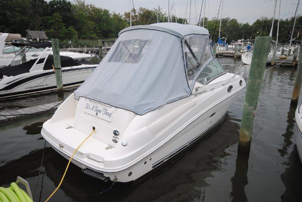 Sea Ray 240 Sundancer Starboard View