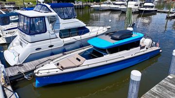 2023 Axopar 37 Cross Cabin