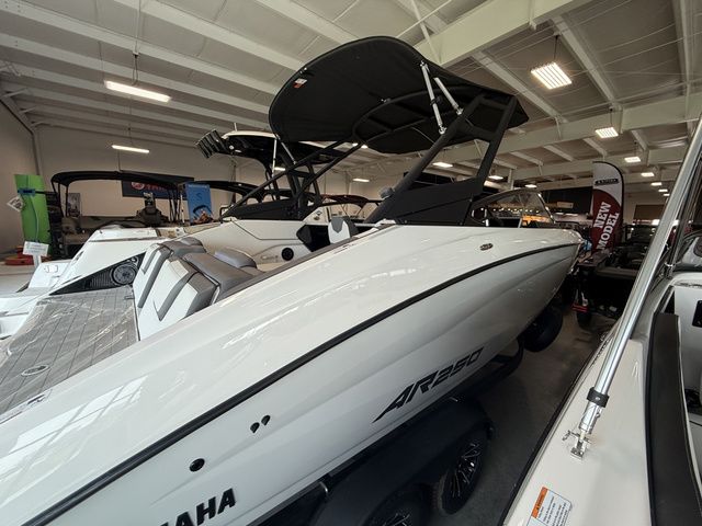 2025 Yamaha Boats AR250