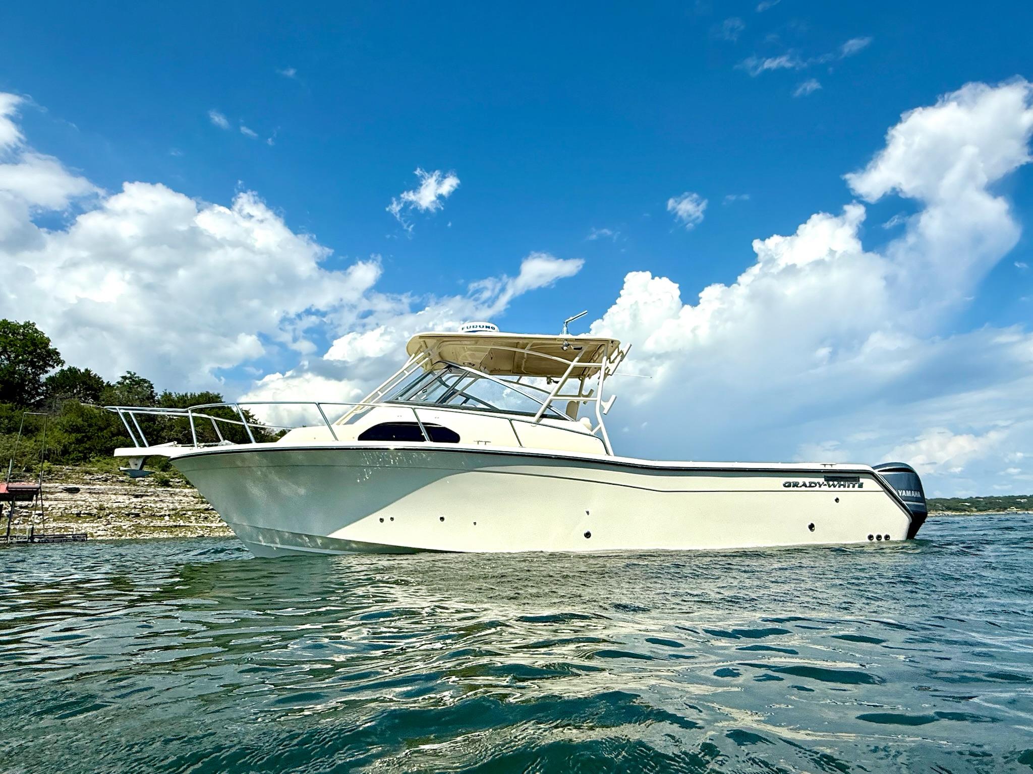 2018 Grady-White Marlin 300