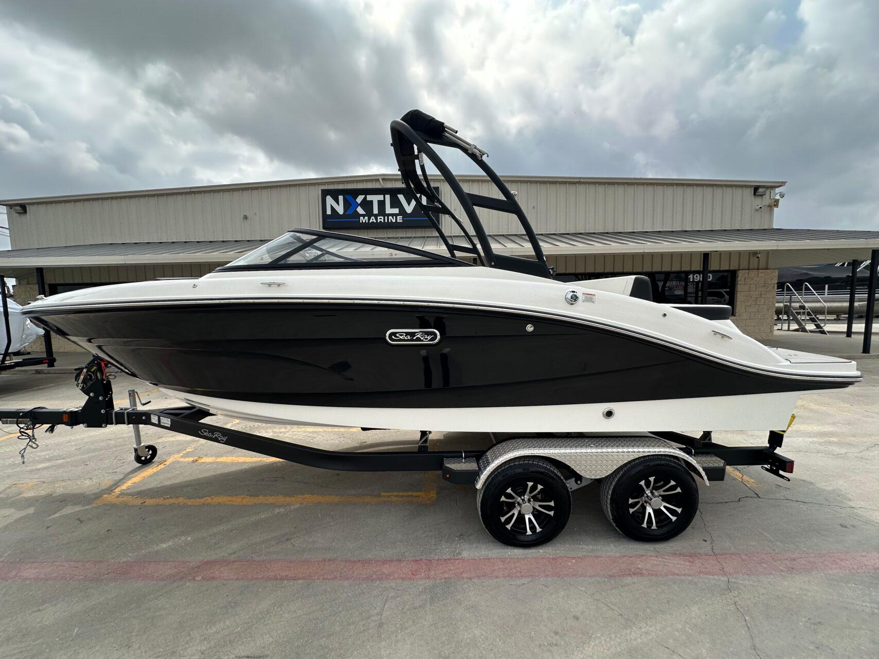 Sea Ray SPX 210
