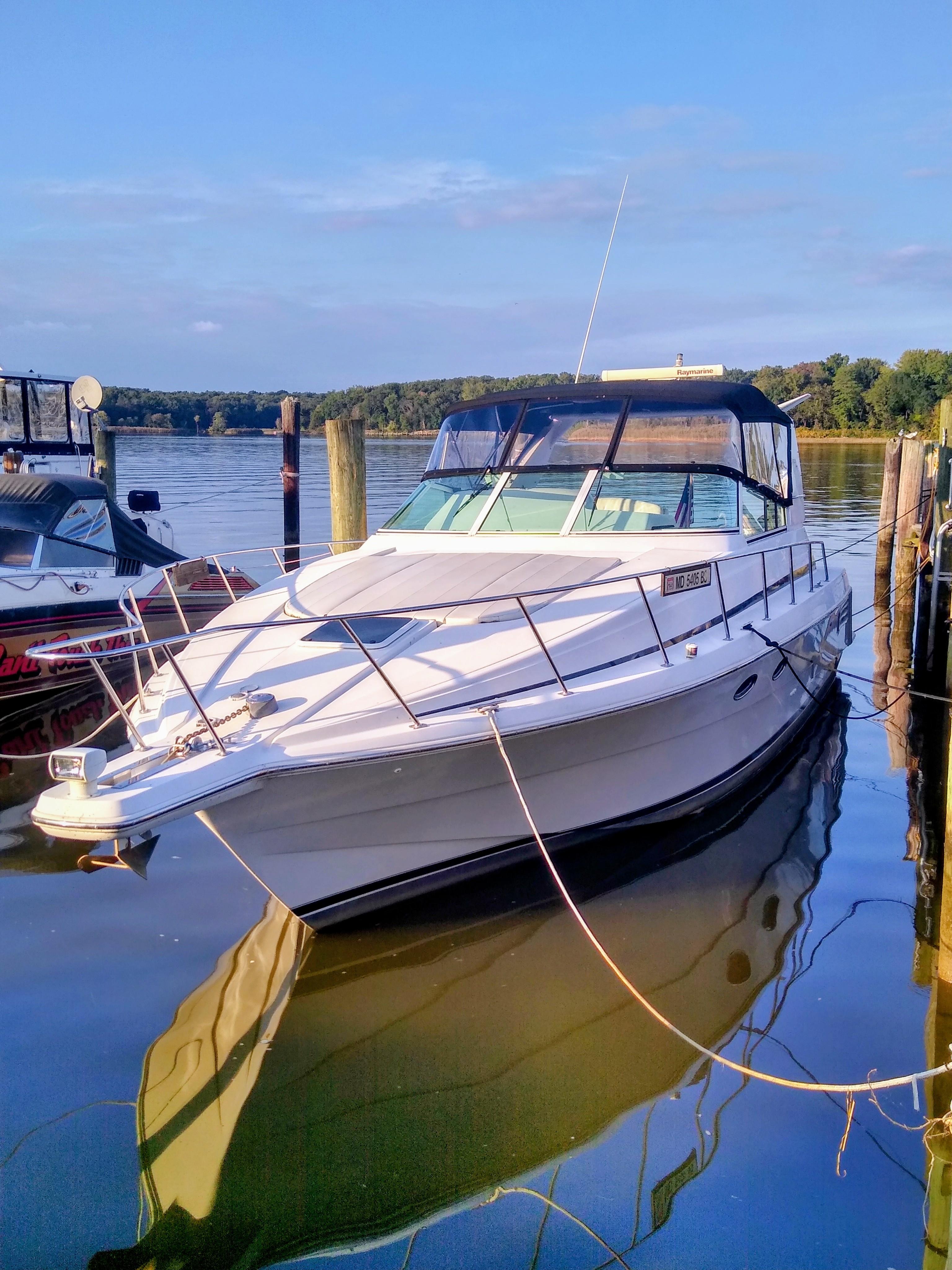2000 Trojan 400 Express Yacht