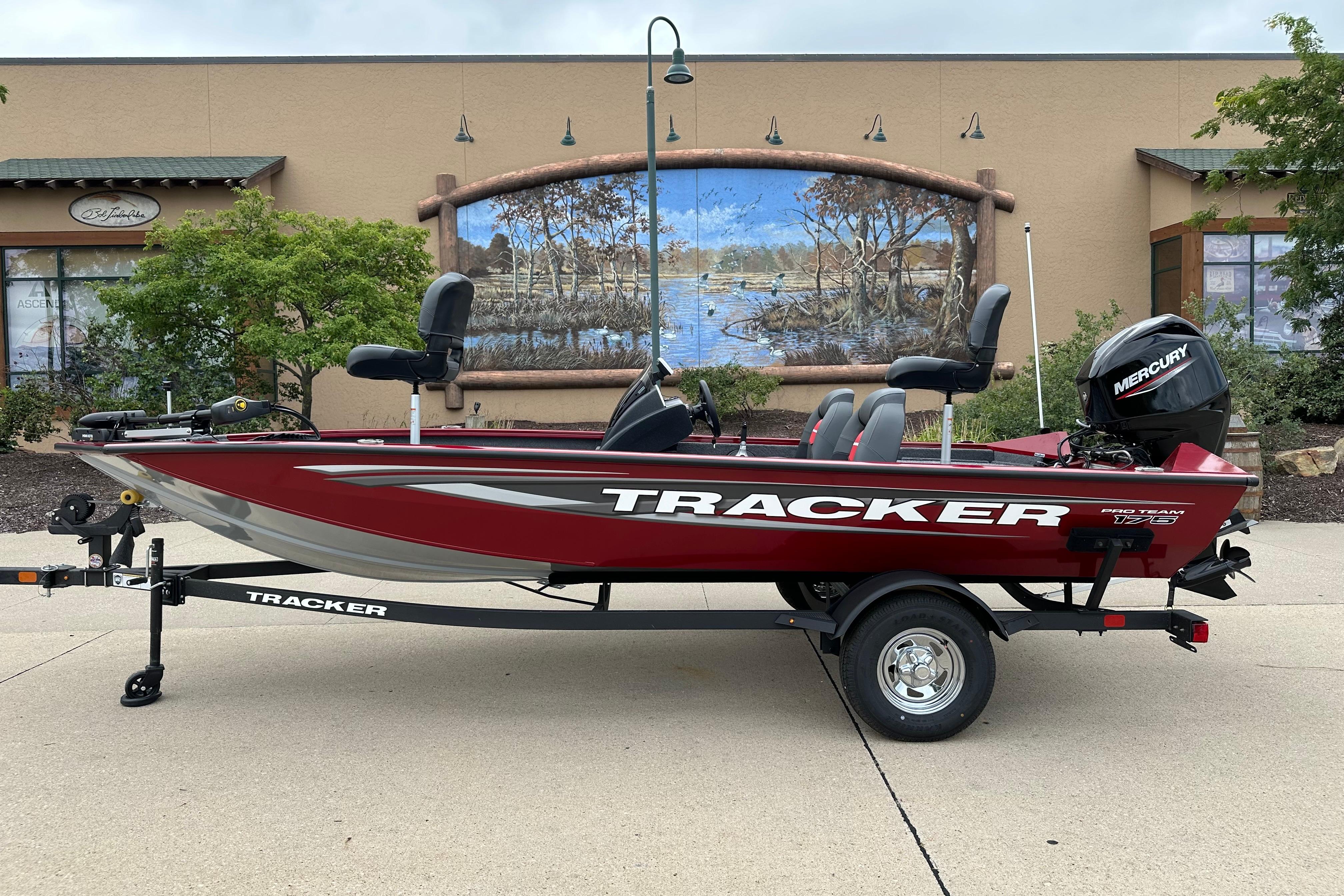 2026 Tracker Pro Team 175