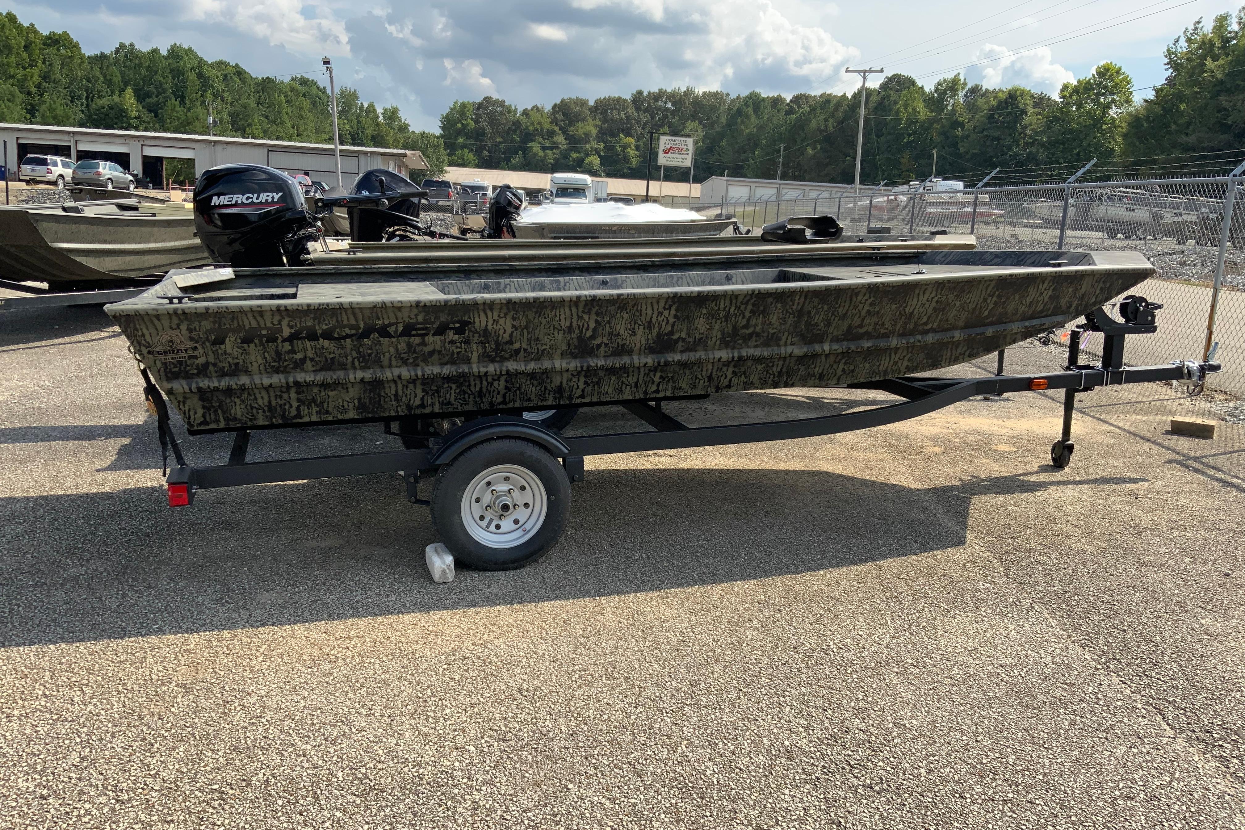 2026 Tracker Grizzly 1648 Utility