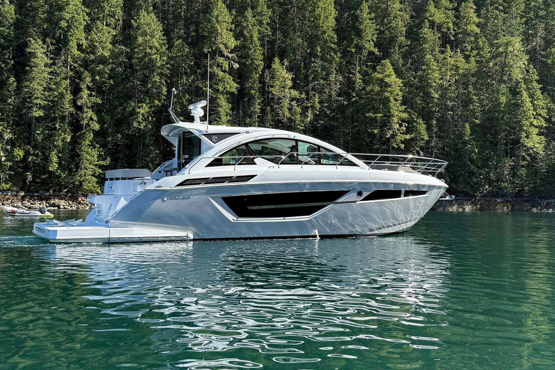 2024 Cruisers Yachts 50 Cantius
