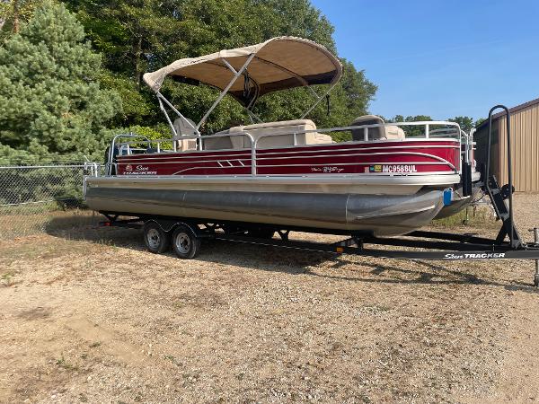 2020 Sun Tracker Fishin' Barge 24 DLX