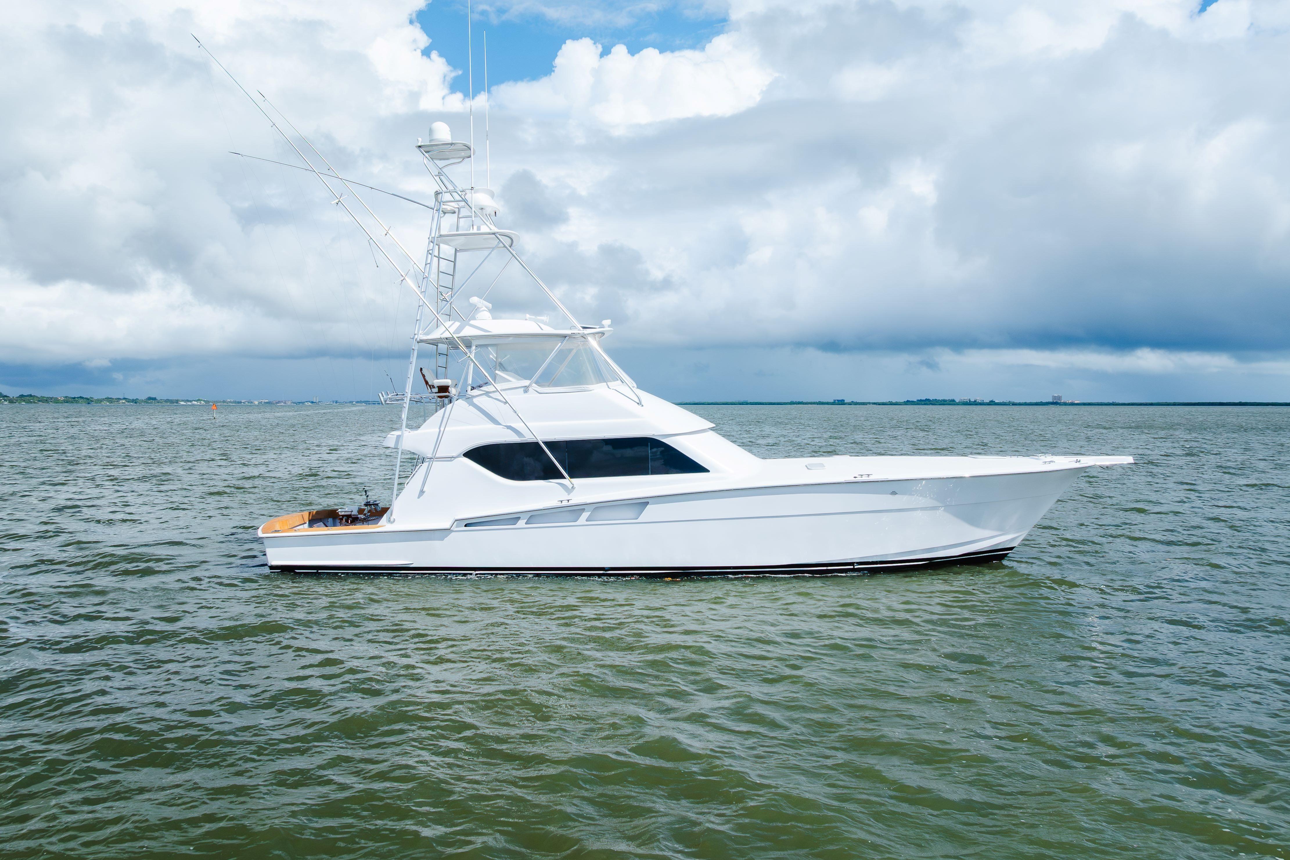 2005 Hatteras Covertible 60