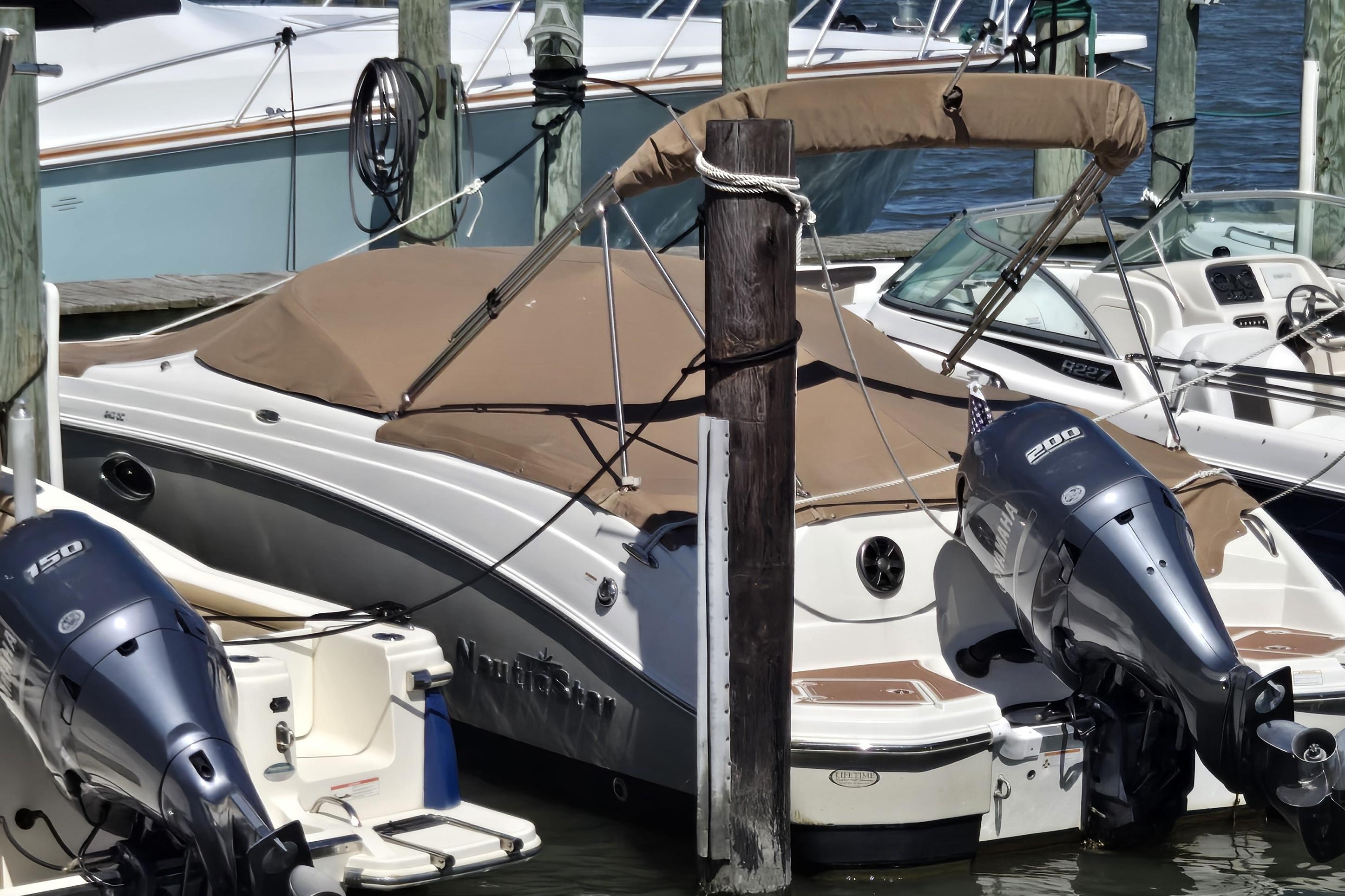 2018 NauticStar 243DC Sport Deck