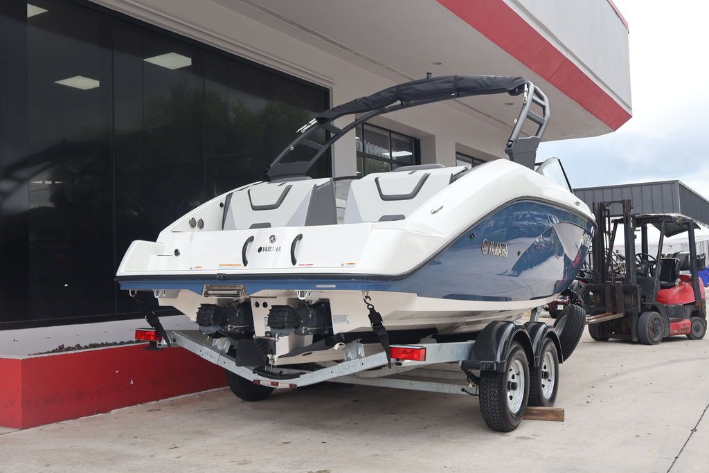 2025 Yamaha Boats AR220