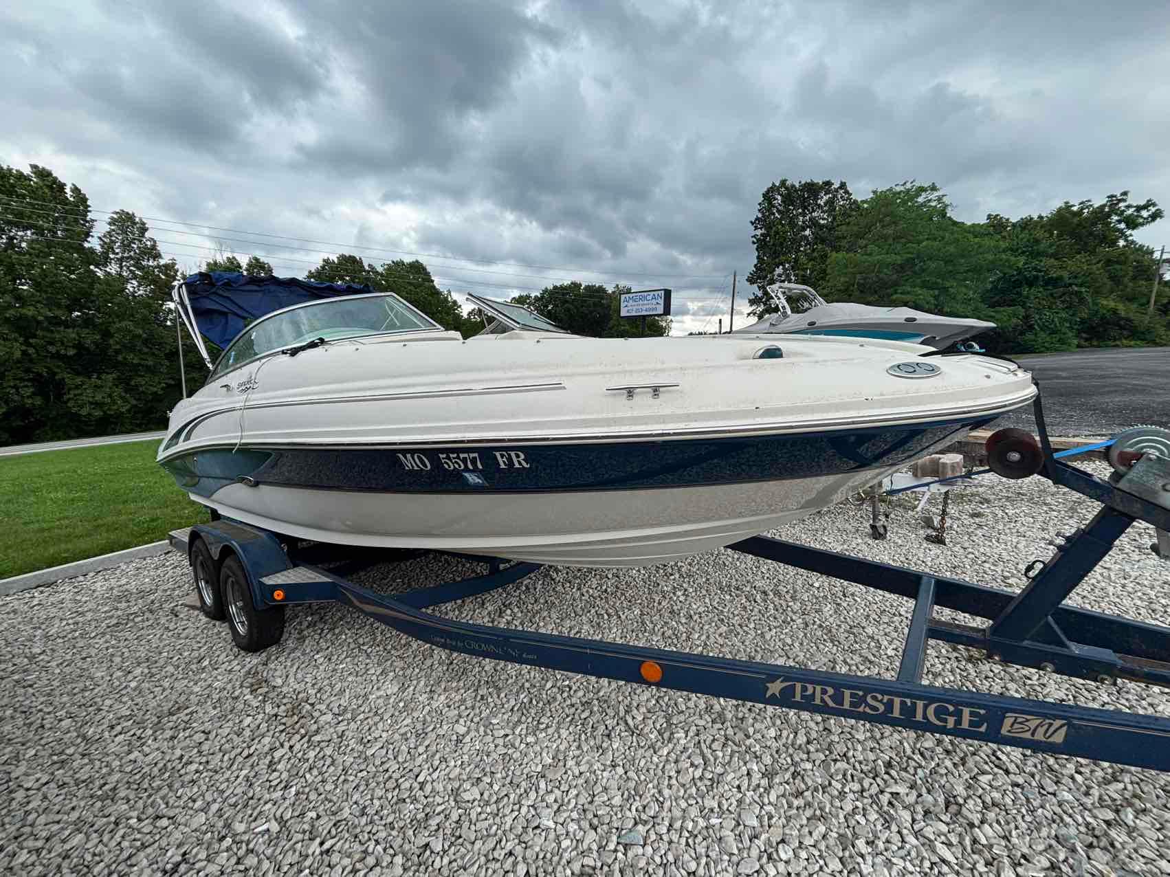 2004 Sea Ray 220 Sundeck