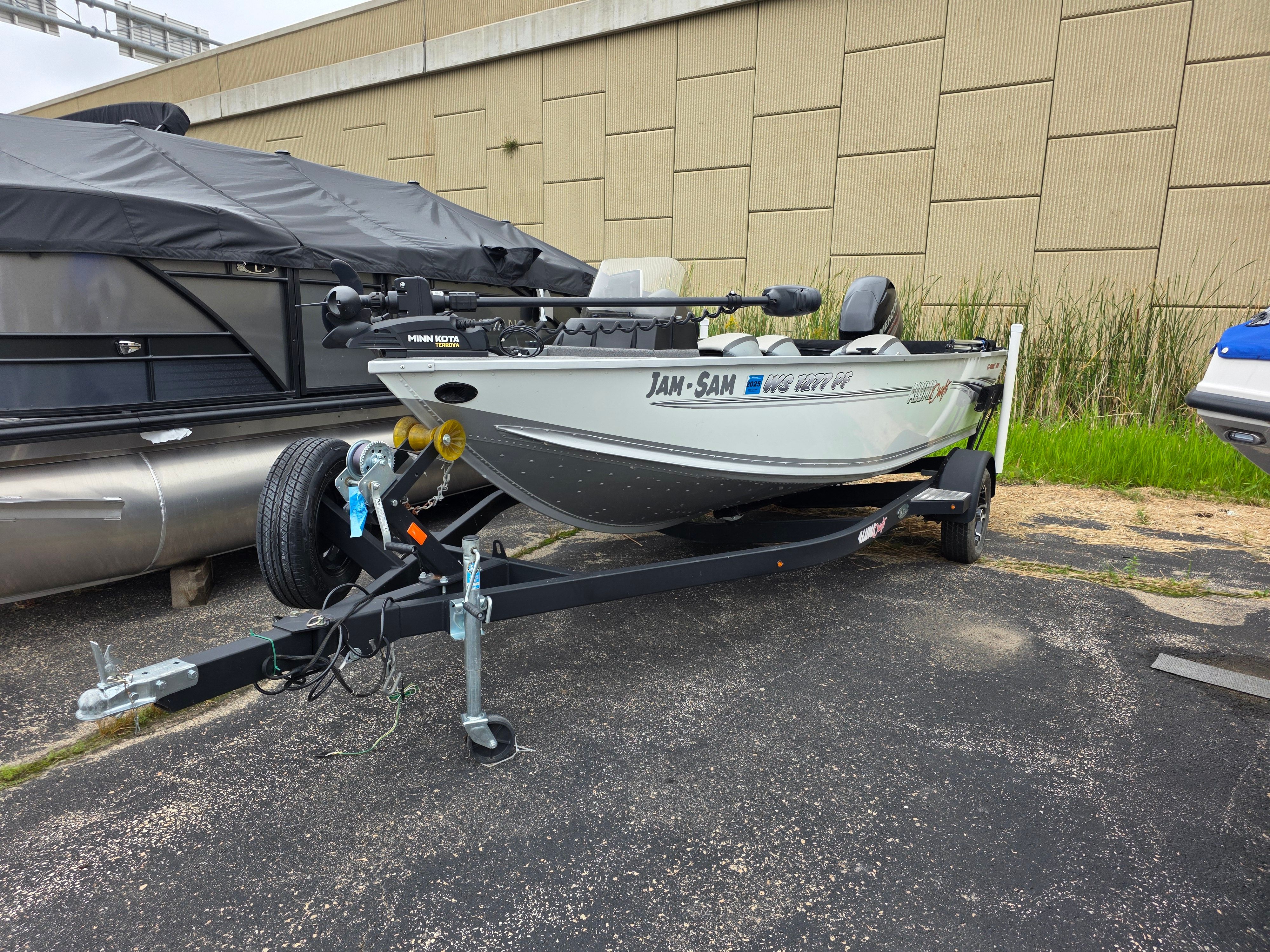Alumacraft 165 Cs 2019 Alumacraft 165 CS fishing boat on trailer, parked outdoors.