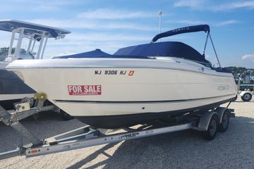 2018 Robalo R227 Dual Console