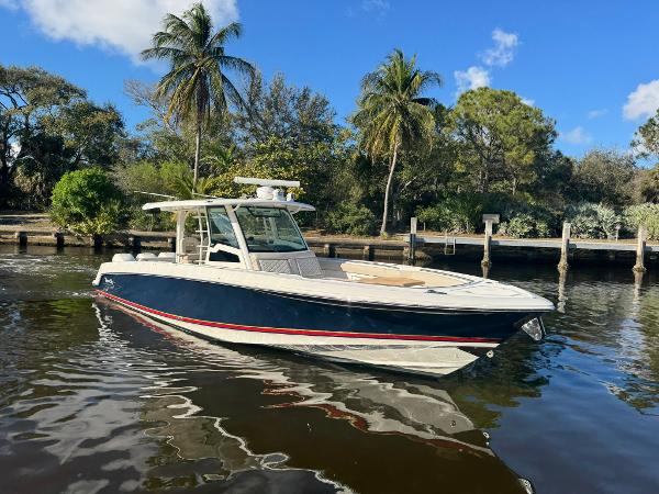 2019 Boston Whaler 380 Outrage