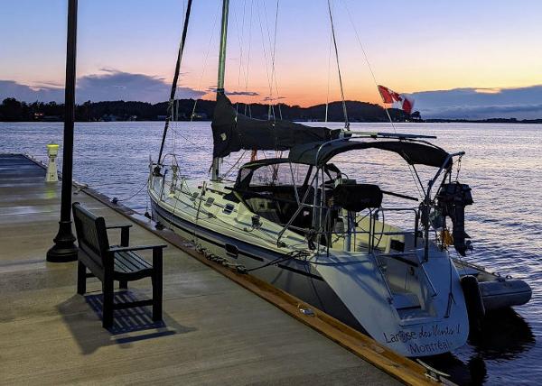 Hunter 33.5 1988 Hunter 33.5 Sloop docked at sunset with Canadian flag.