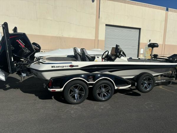 Ranger Z521R 2023 Ranger Z521R boat with dual-axle trailer parked outdoors.