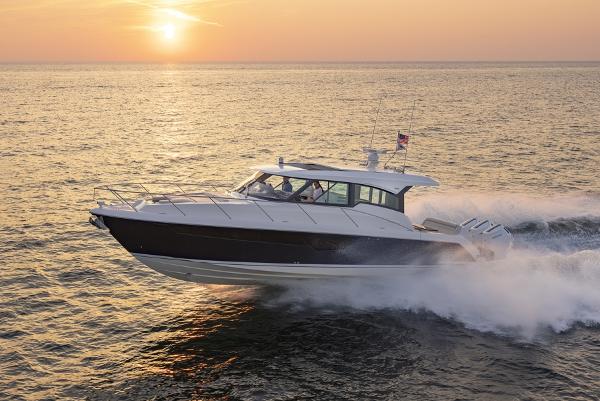 Tiara Yachts 48LE 2025 Tiara Yachts 48LE cruising at sunset on open water.