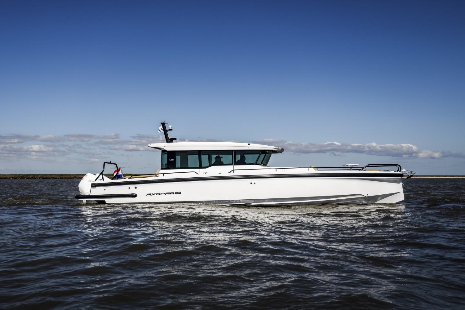 2025 Axopar 37 XC CROSS CABIN
