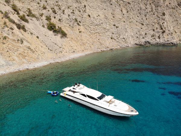 2004 Mangusta 130