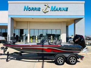 Nitro Z19 Pro 2022 Nitro Z19 Pro boat displayed at Norris Marine dealership.
