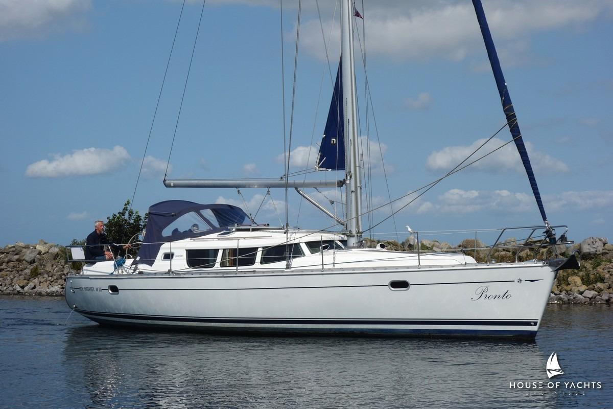 1999 Jeanneau Sun Odyssey 40 Deck Saloon