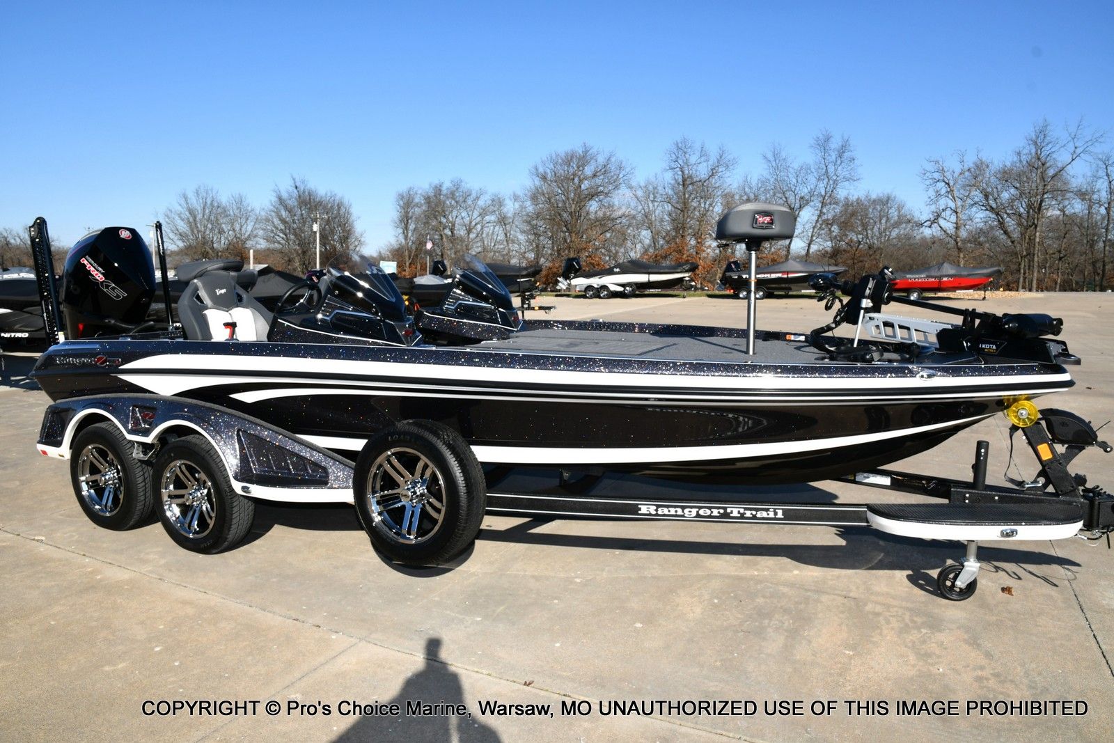 Ranger Z521R Dual Console w/300HP Pro-XS 2026 Ranger Z521R Dual Console boat on trailer.