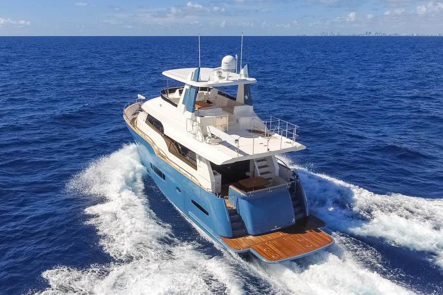 Outer Reef Trident Boat image