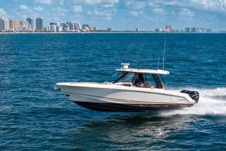 2023 Boston Whaler 350 Realm