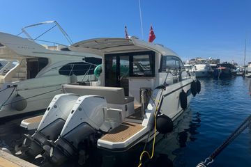 2023 Sealine C335V