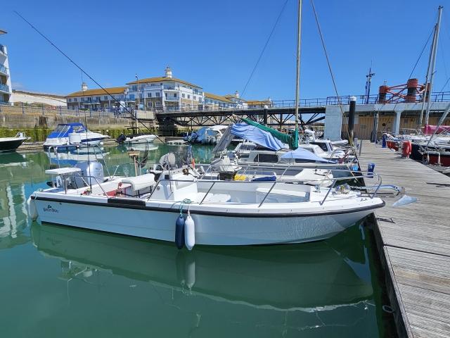 2015 Pirate 21 Fishing Boat