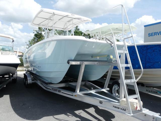2025 Twin Vee 240 Center Console STX